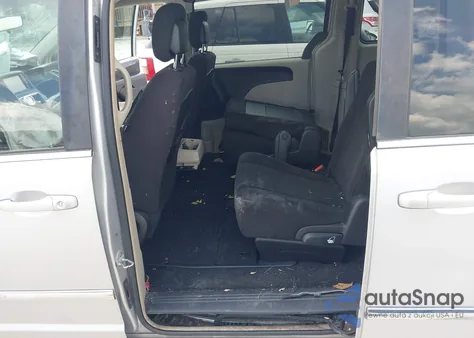 2011 Chrysler Town & Country Touring z USA, uszkodzony, nr VIN 2A4RR5DG4BR638398